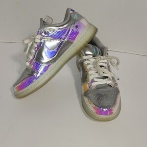 Women's 6.5 Nikes Dunk Low Retro Holographic Silver Chrome
